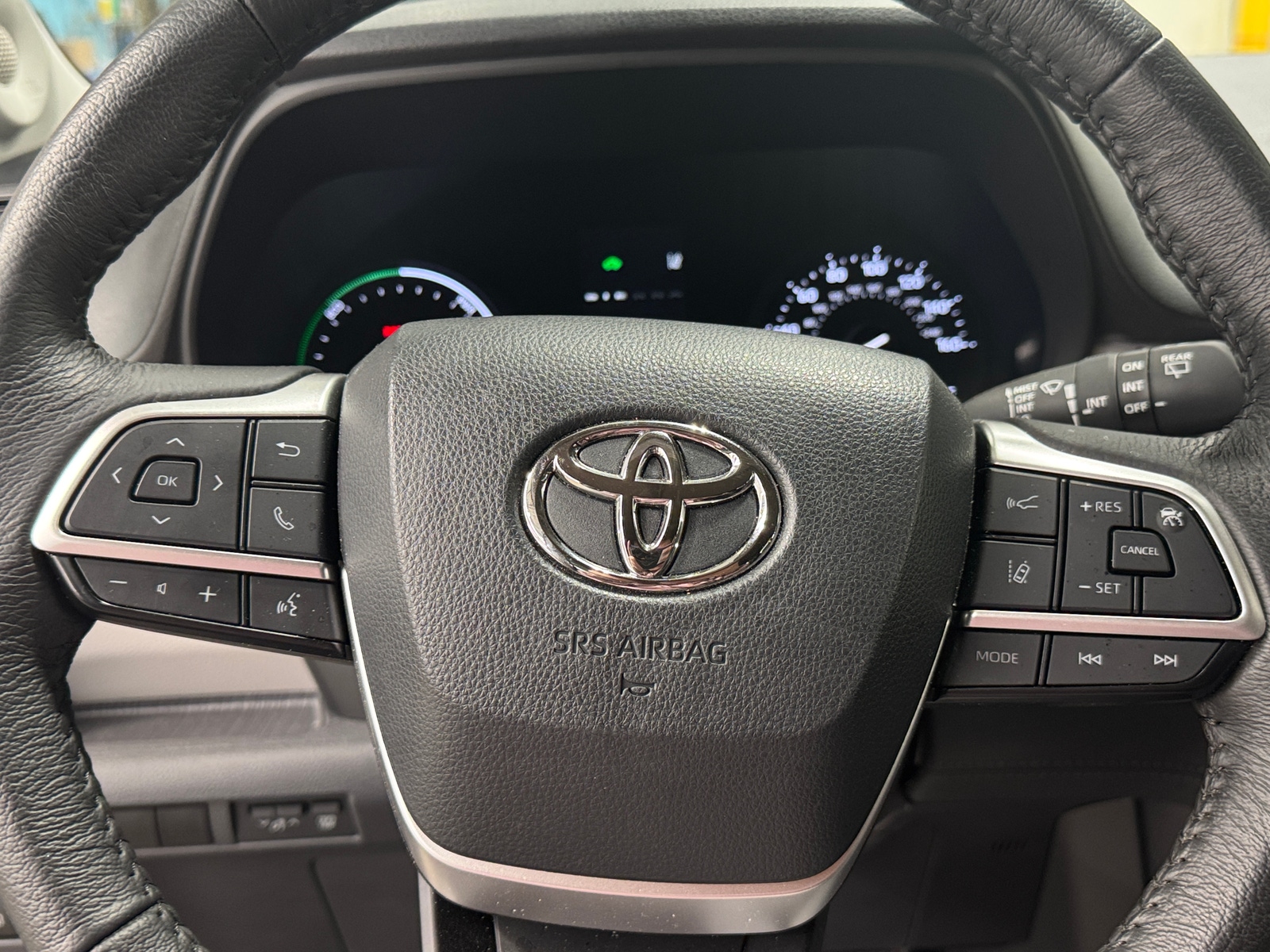 Thumbnail: 2023 Toyota Sienna - 4