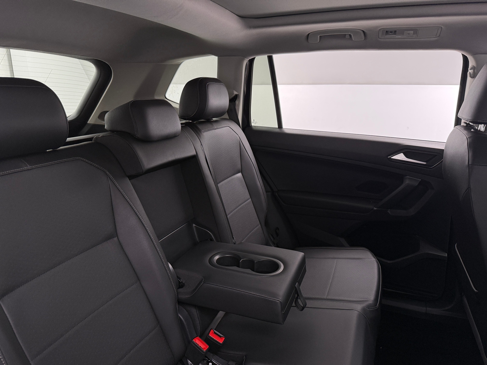 Thumbnail: 2018 Volkswagen Tiguan - 5