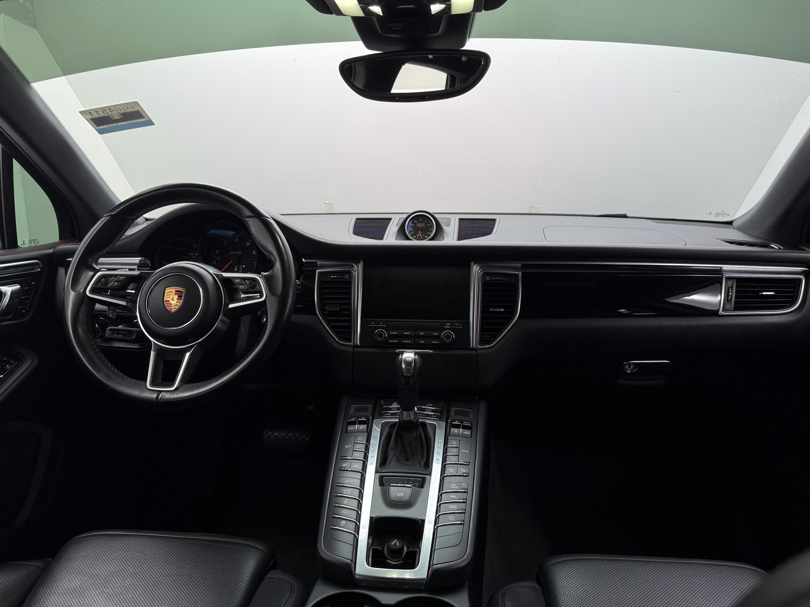 Thumbnail: 2017 Porsche Macan - 2