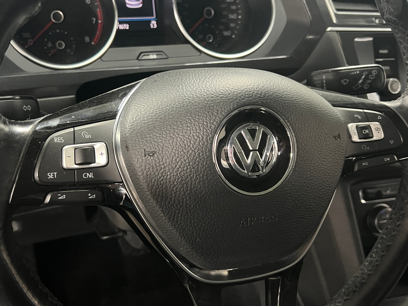 Thumbnail: 2018 Volkswagen Tiguan - 4