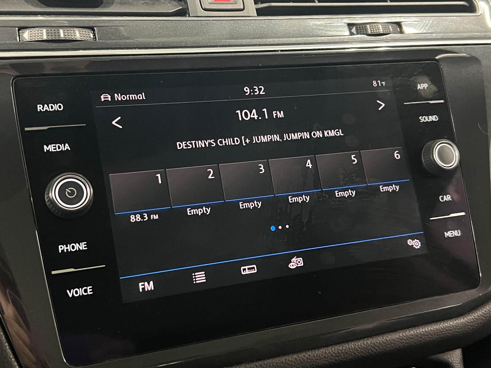 Thumbnail: 2018 Volkswagen Tiguan - 3