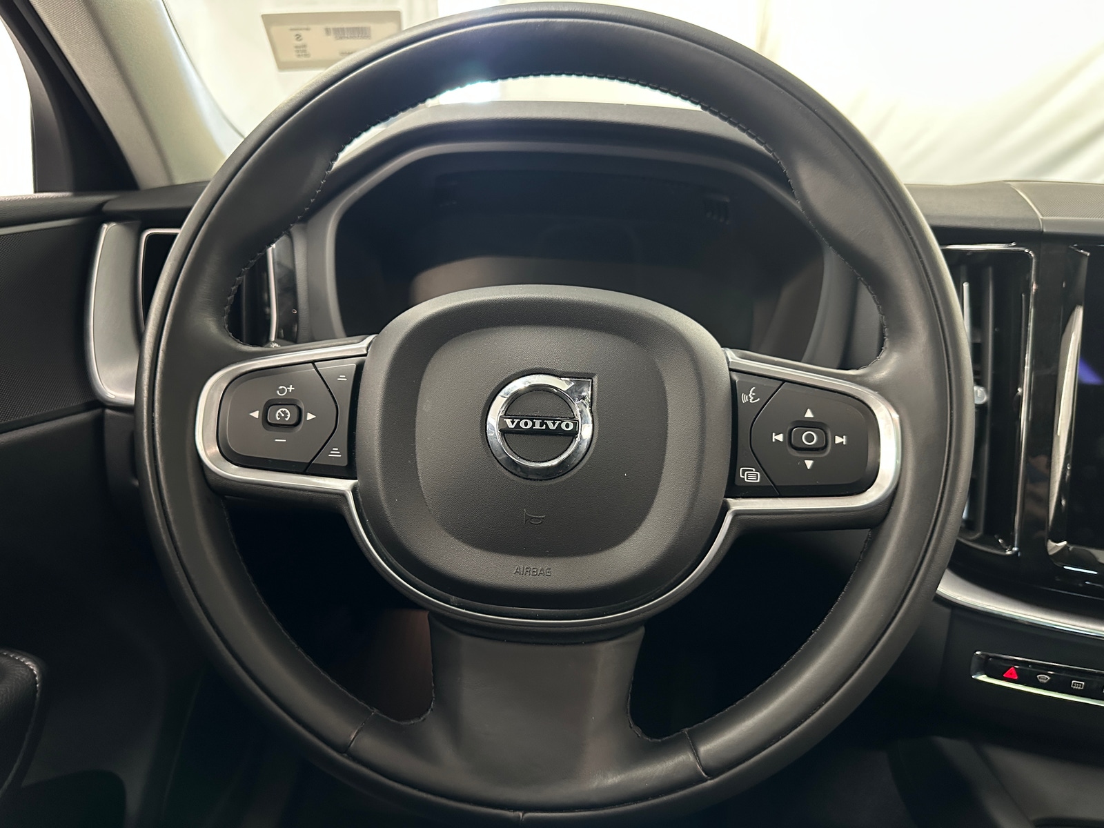 Thumbnail: 2018 Volvo XC60 - 4