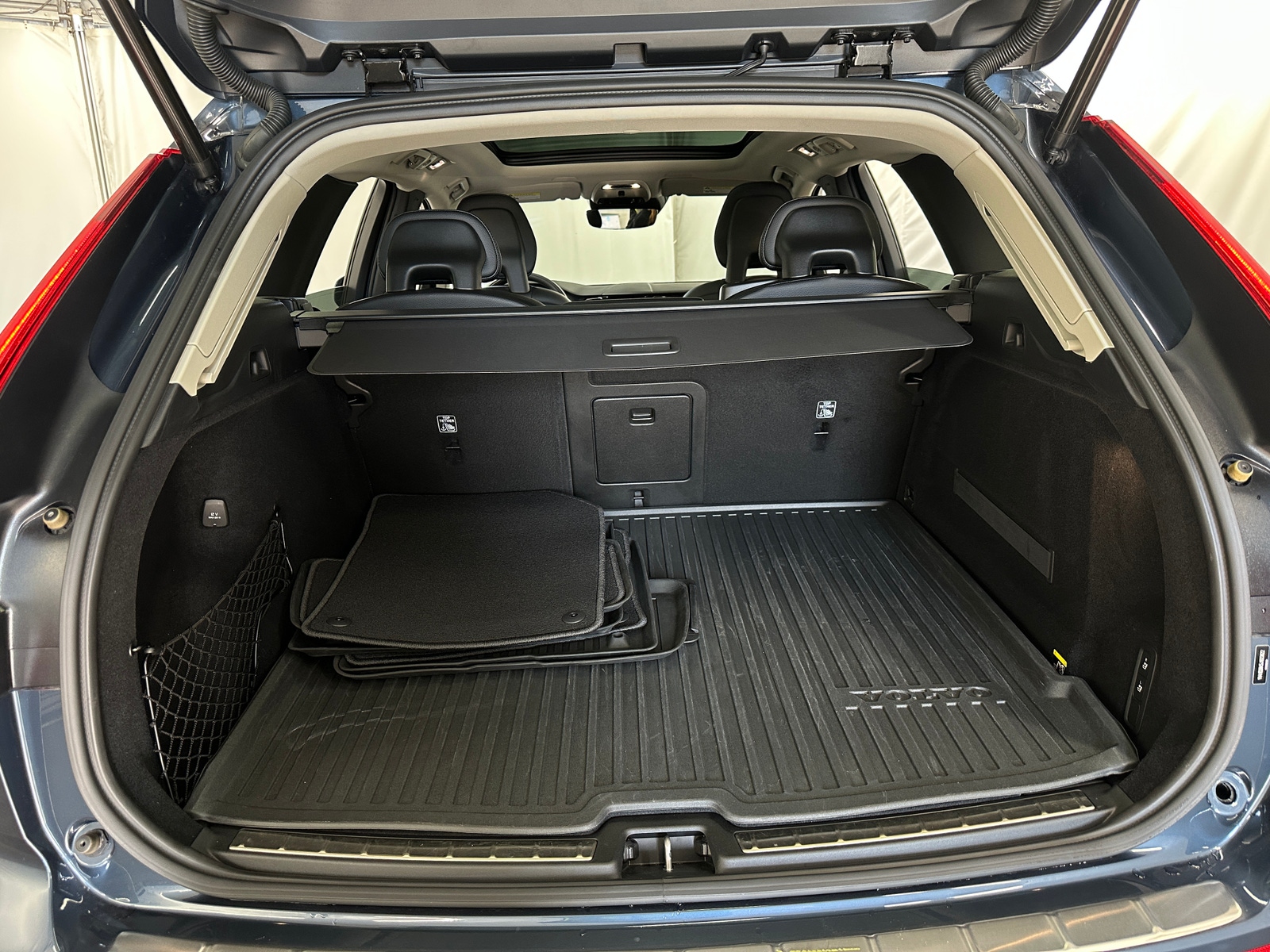 Thumbnail: 2018 Volvo XC60 - 6