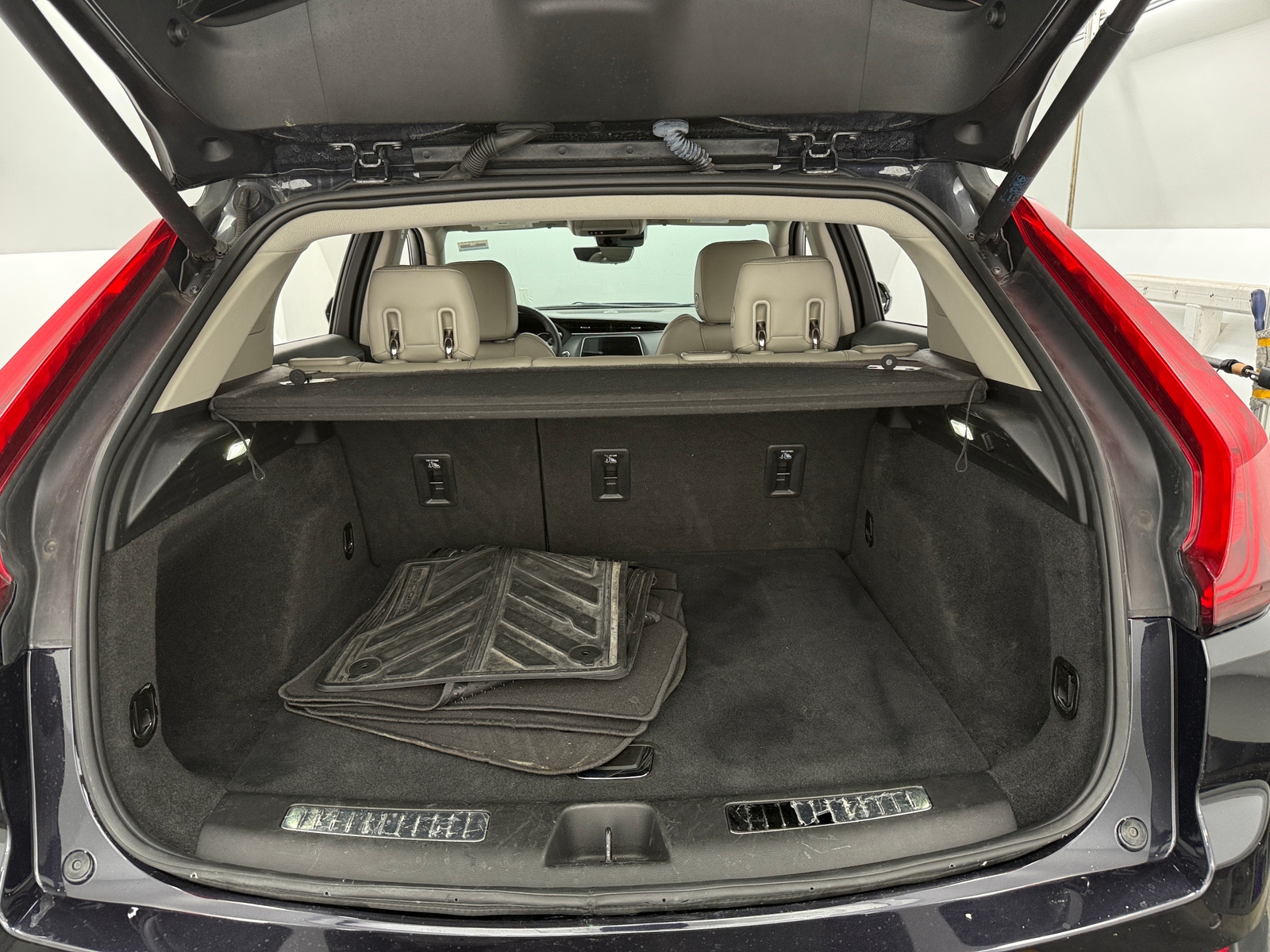 Thumbnail: 2022 Cadillac XT4 - 6