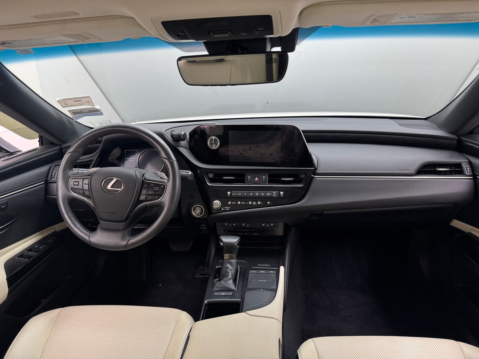 Thumbnail: 2022 Lexus ES - 2