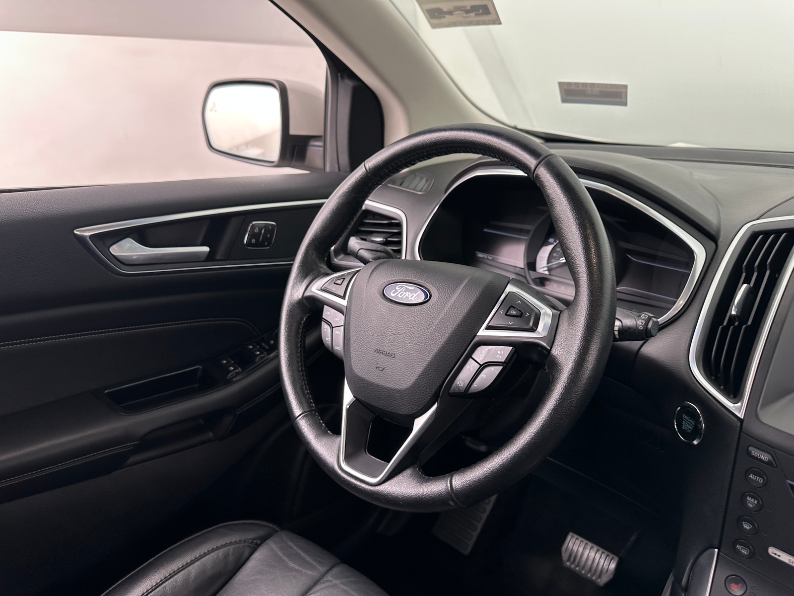 Thumbnail: 2017 Ford Edge - 4
