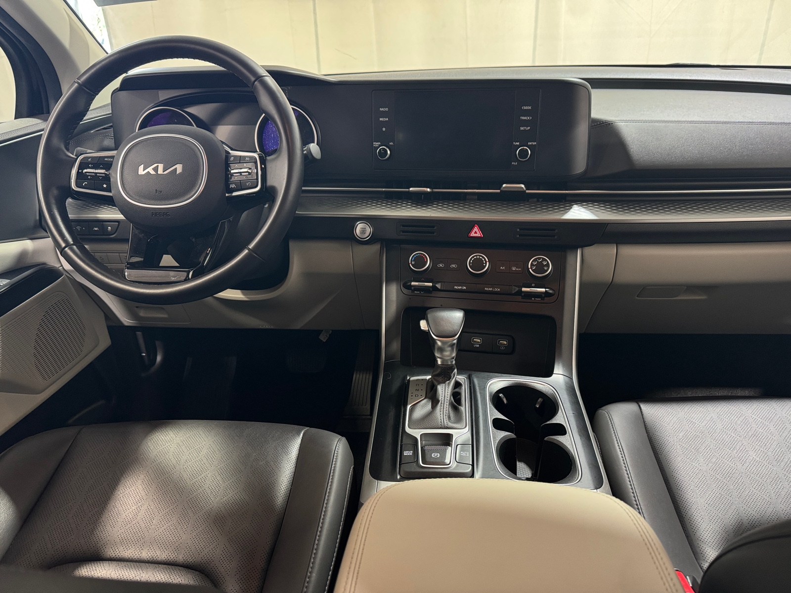 Thumbnail: 2023 Kia Carnival - 2