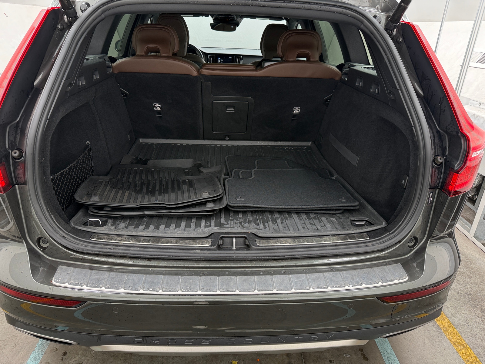Thumbnail: 2020 Volvo V60 - 6