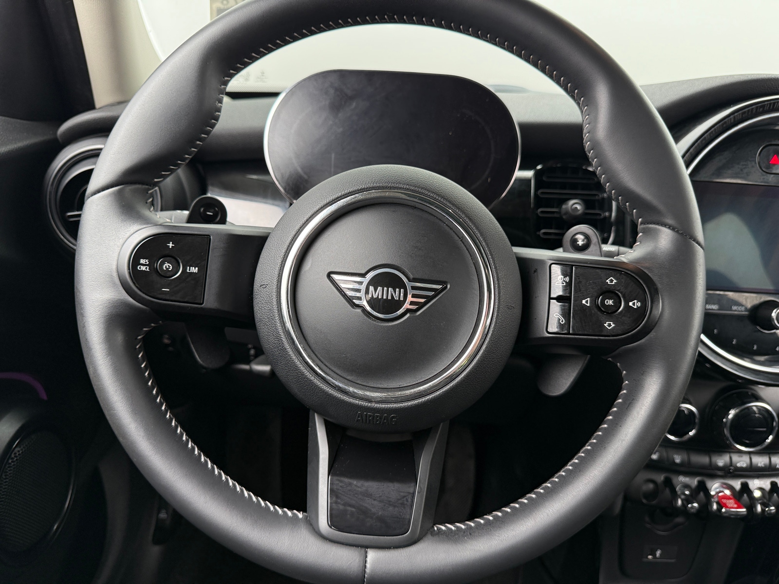 Thumbnail: 2022 MINI Cooper Hardtop - 4