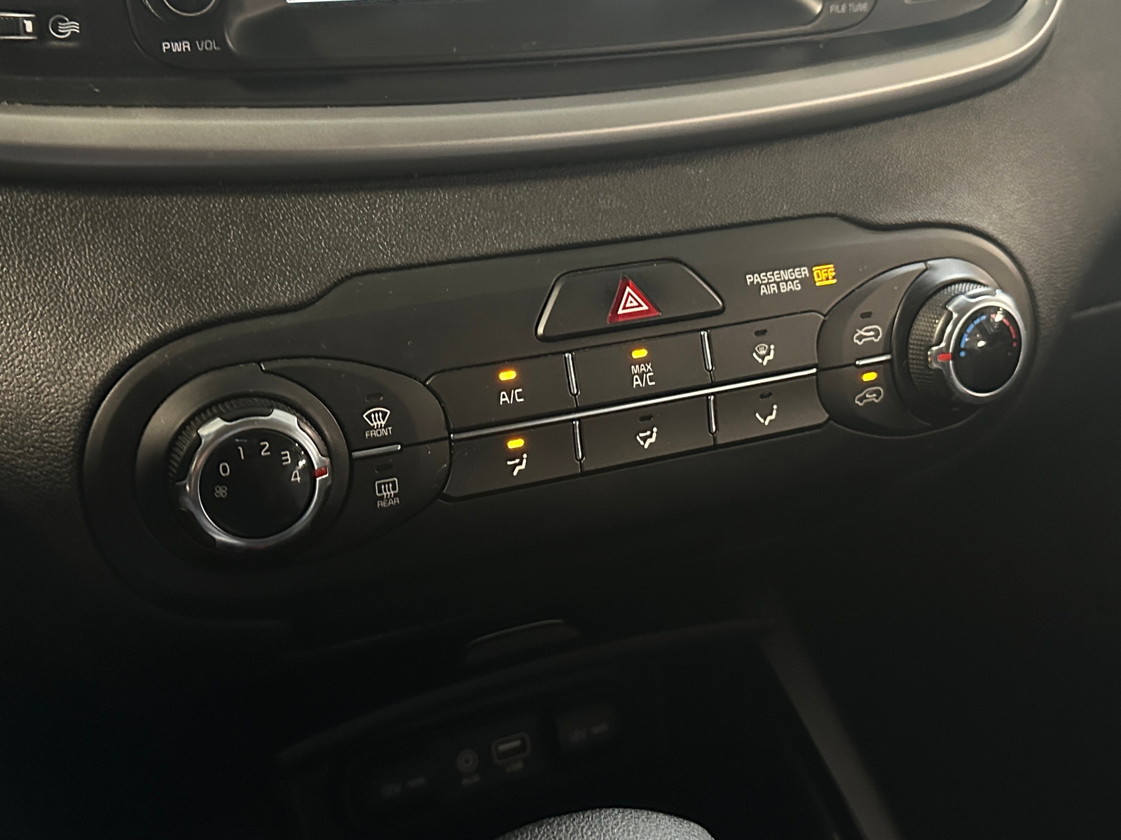 Thumbnail: 2019 Kia Sorento - 4