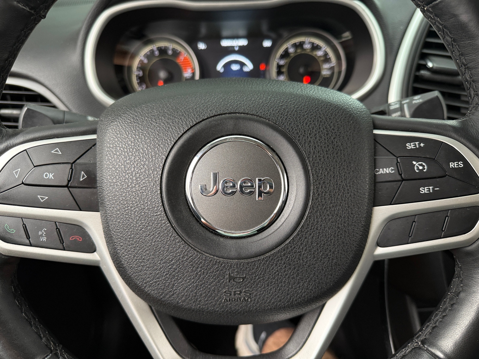 Thumbnail: 2017 Jeep Cherokee - 5