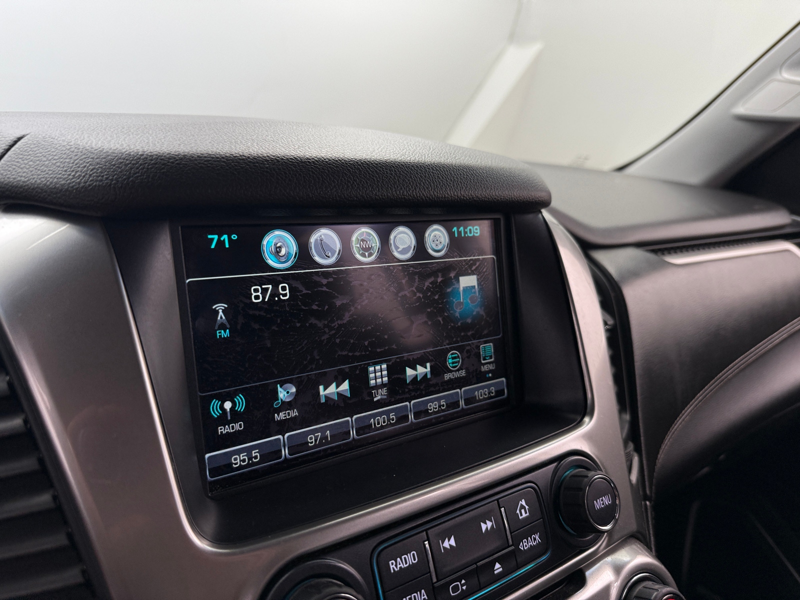 Thumbnail: 2019 Chevrolet Tahoe - 3