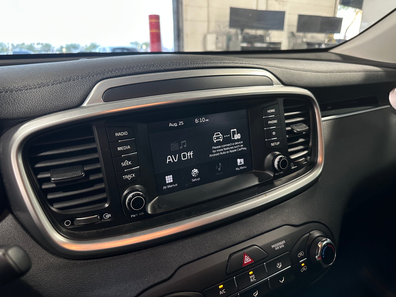 Thumbnail: 2020 Kia Sorento - 4
