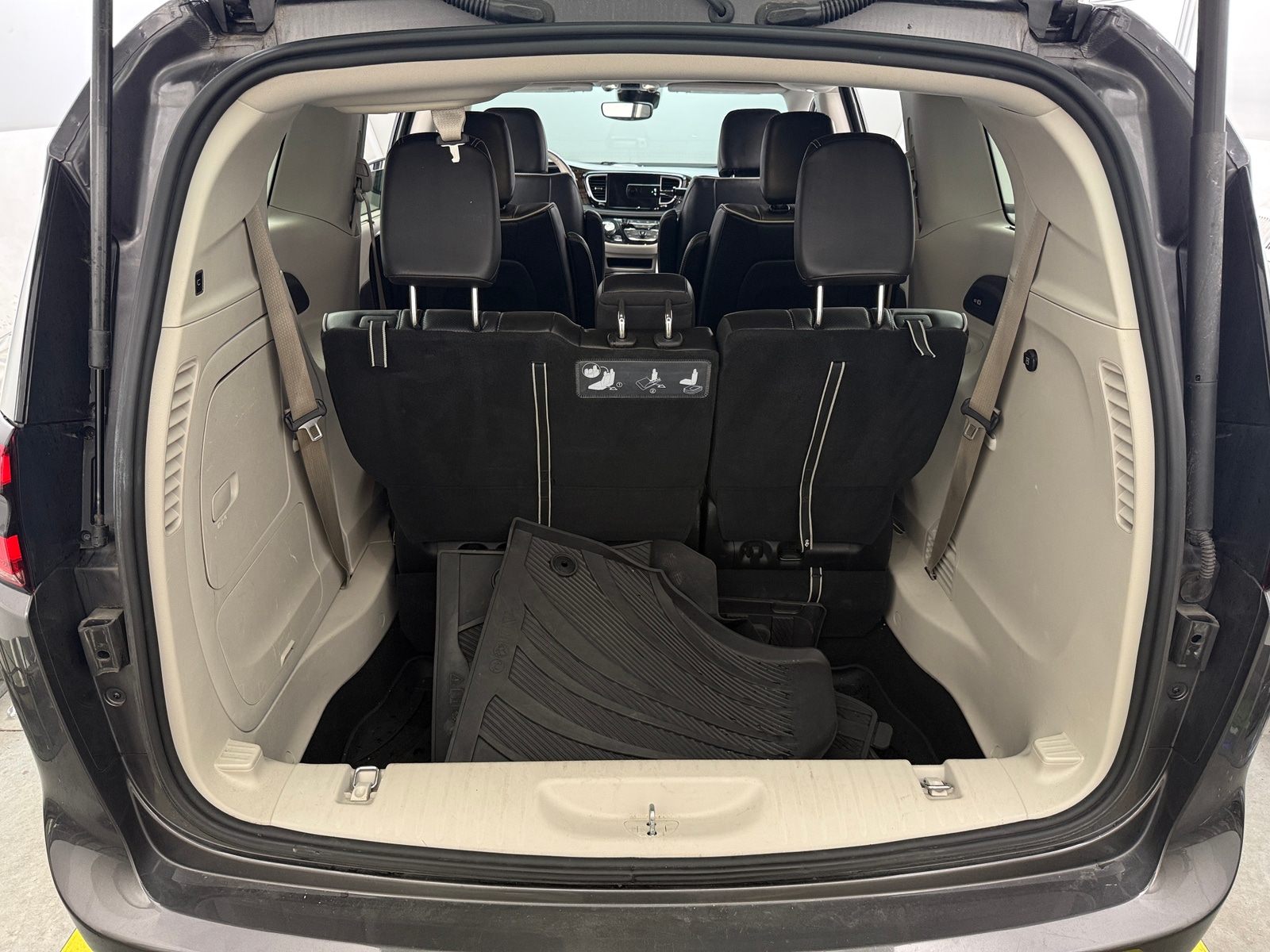 Thumbnail: 2021 Chrysler Pacifica - 6