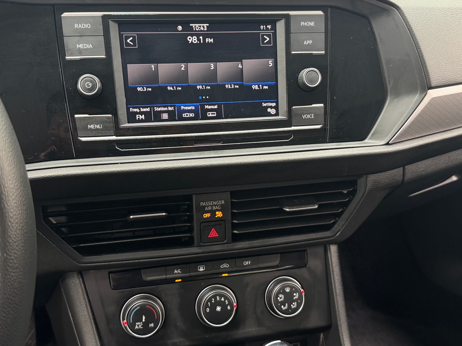 Thumbnail: 2021 Volkswagen Jetta - 4