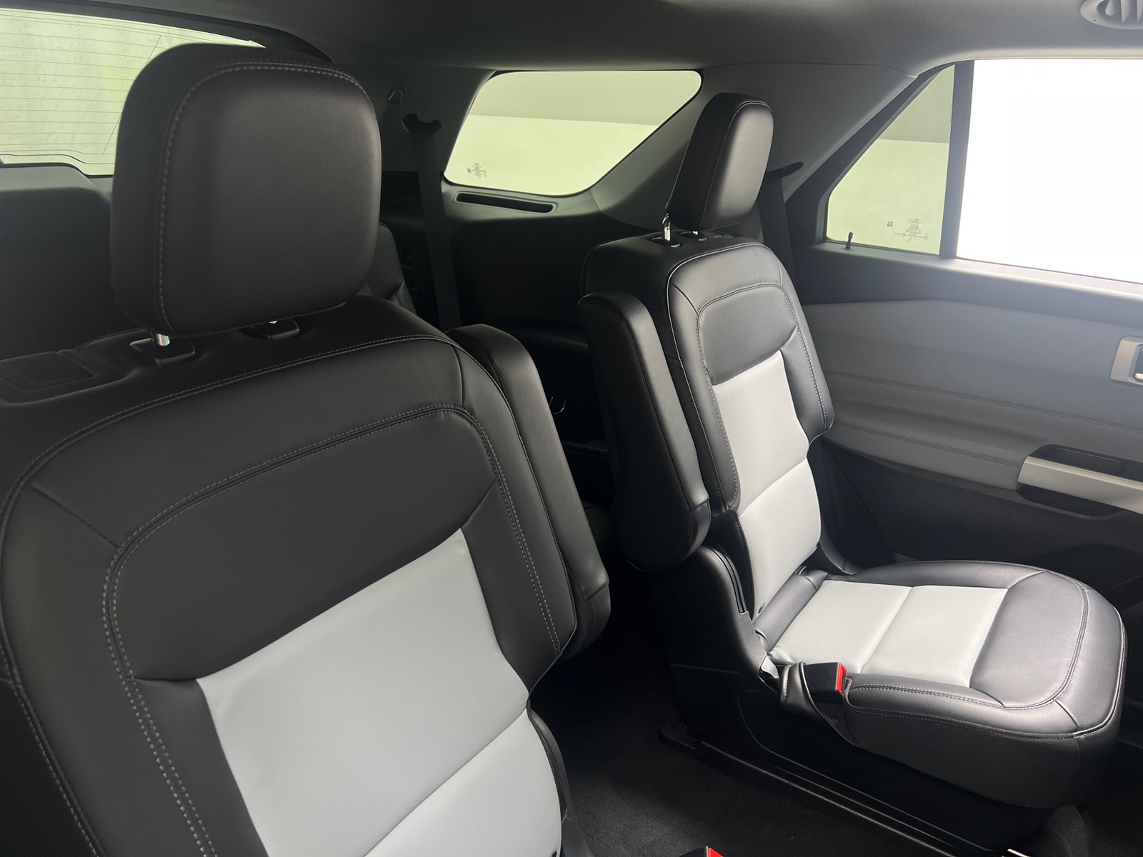 Thumbnail: 2022 Ford Explorer - 6