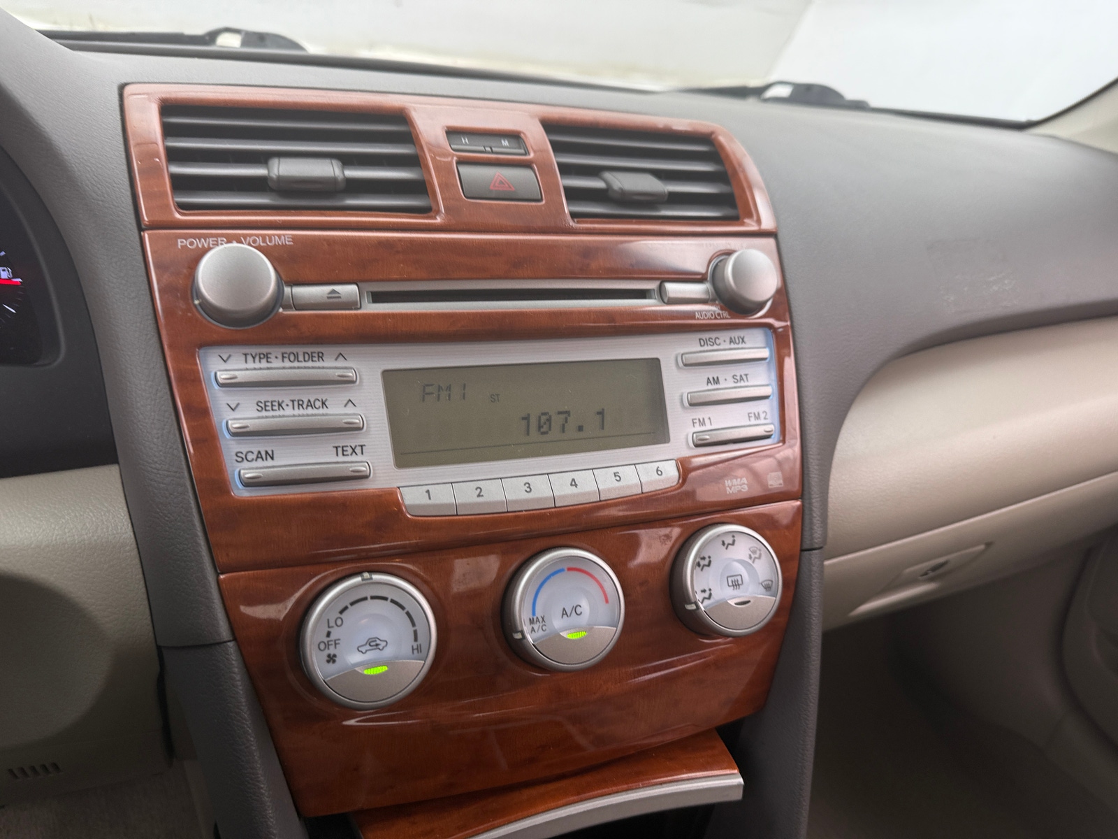 Thumbnail: 2011 Toyota Camry - 4
