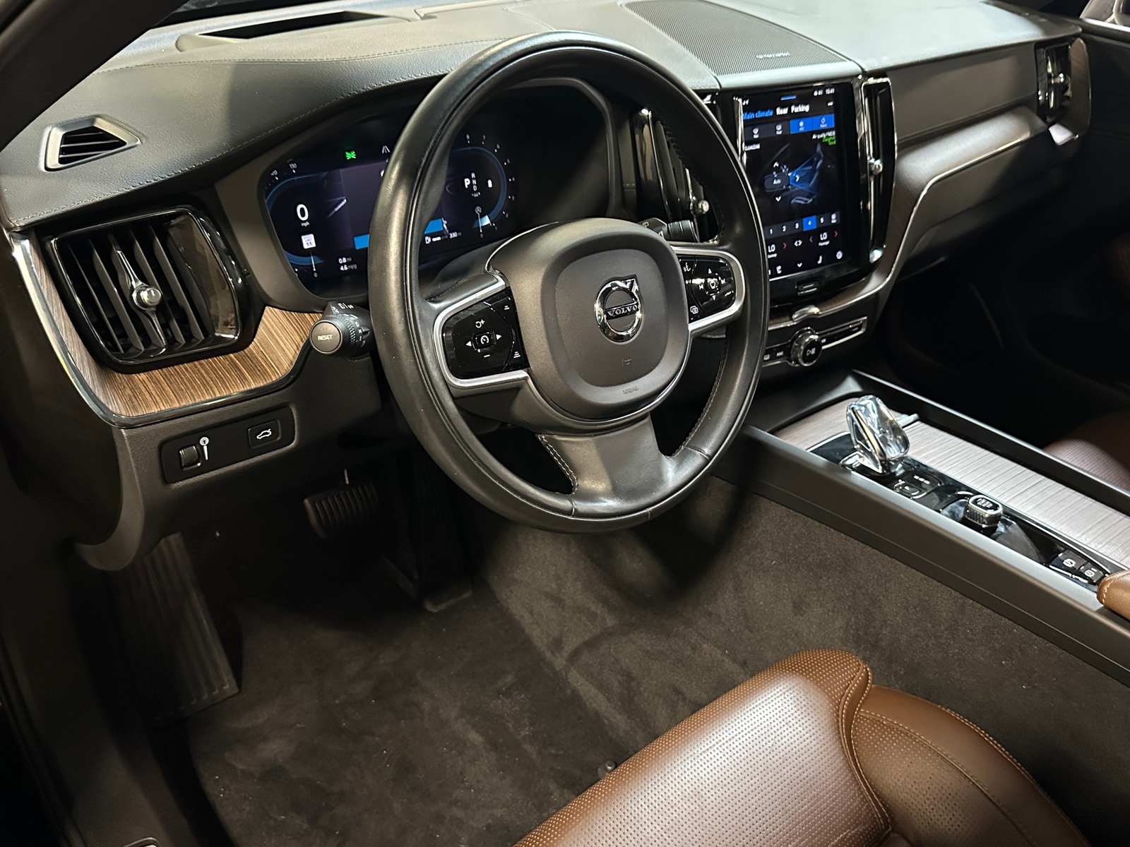 Thumbnail: 2022 Volvo XC60 - 2