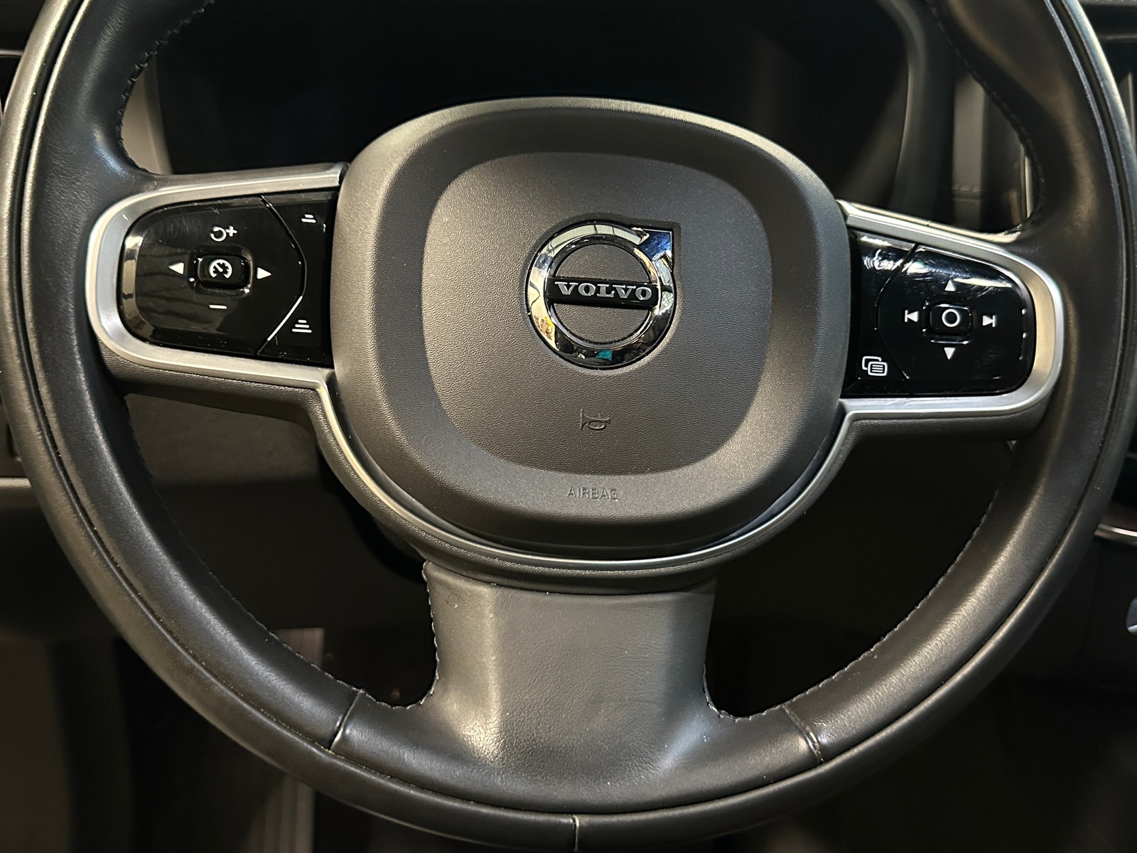 Thumbnail: 2022 Volvo XC60 - 4