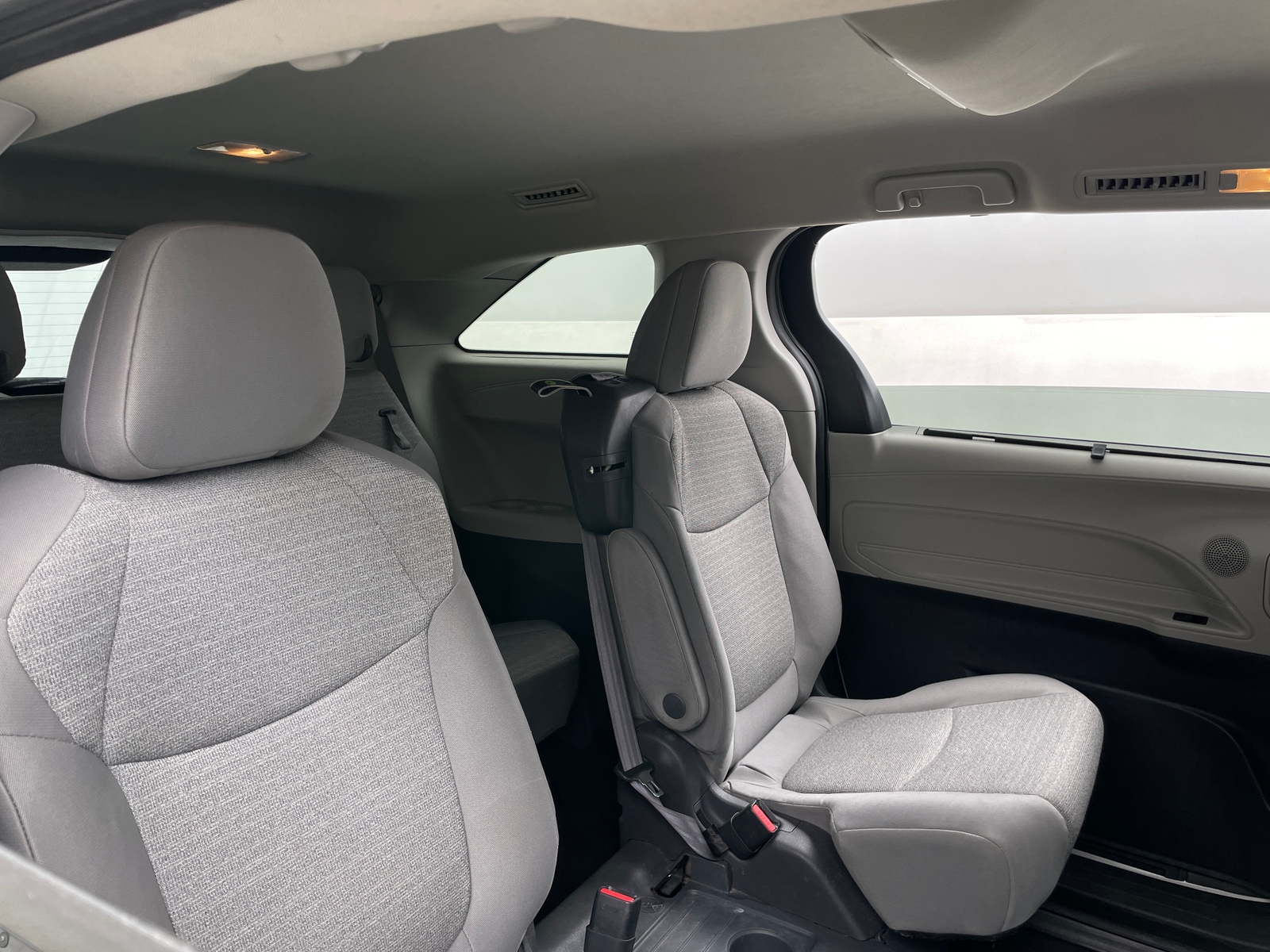Thumbnail: 2021 Toyota Sienna - 6