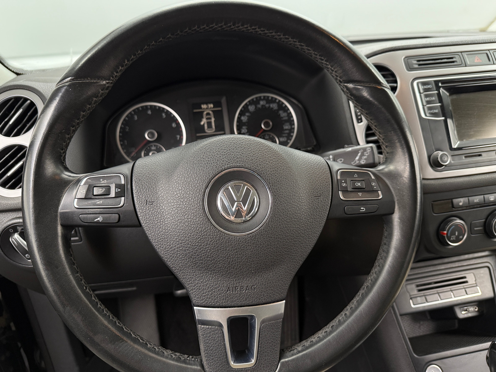 Thumbnail: 2017 Volkswagen Tiguan - 4