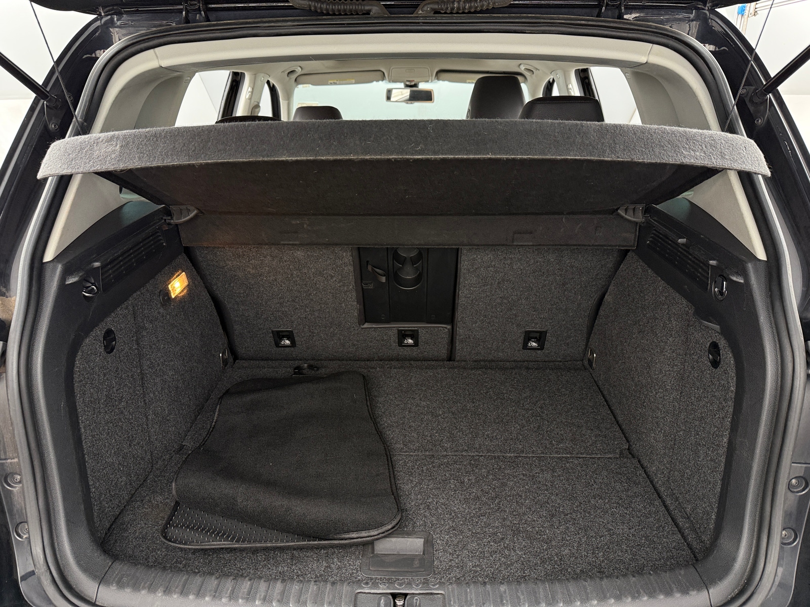 Thumbnail: 2017 Volkswagen Tiguan - 6