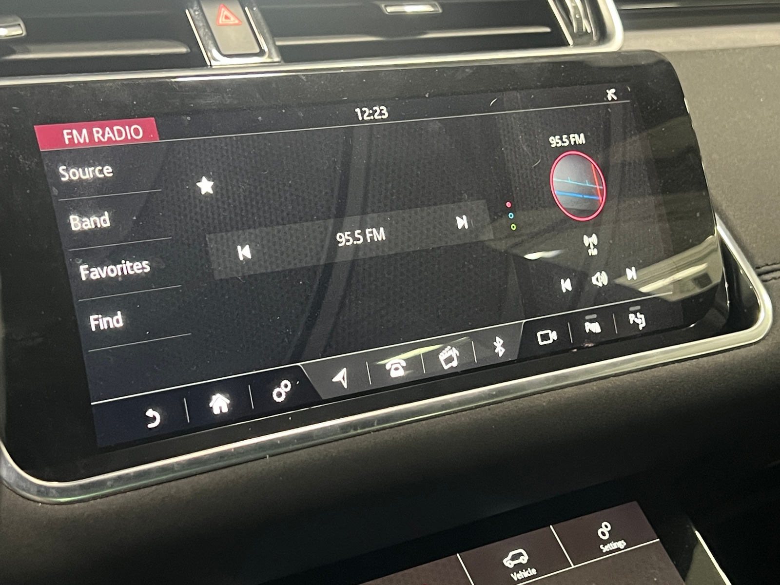 Thumbnail: 2020 Land Rover Range Rover Evoque - 3