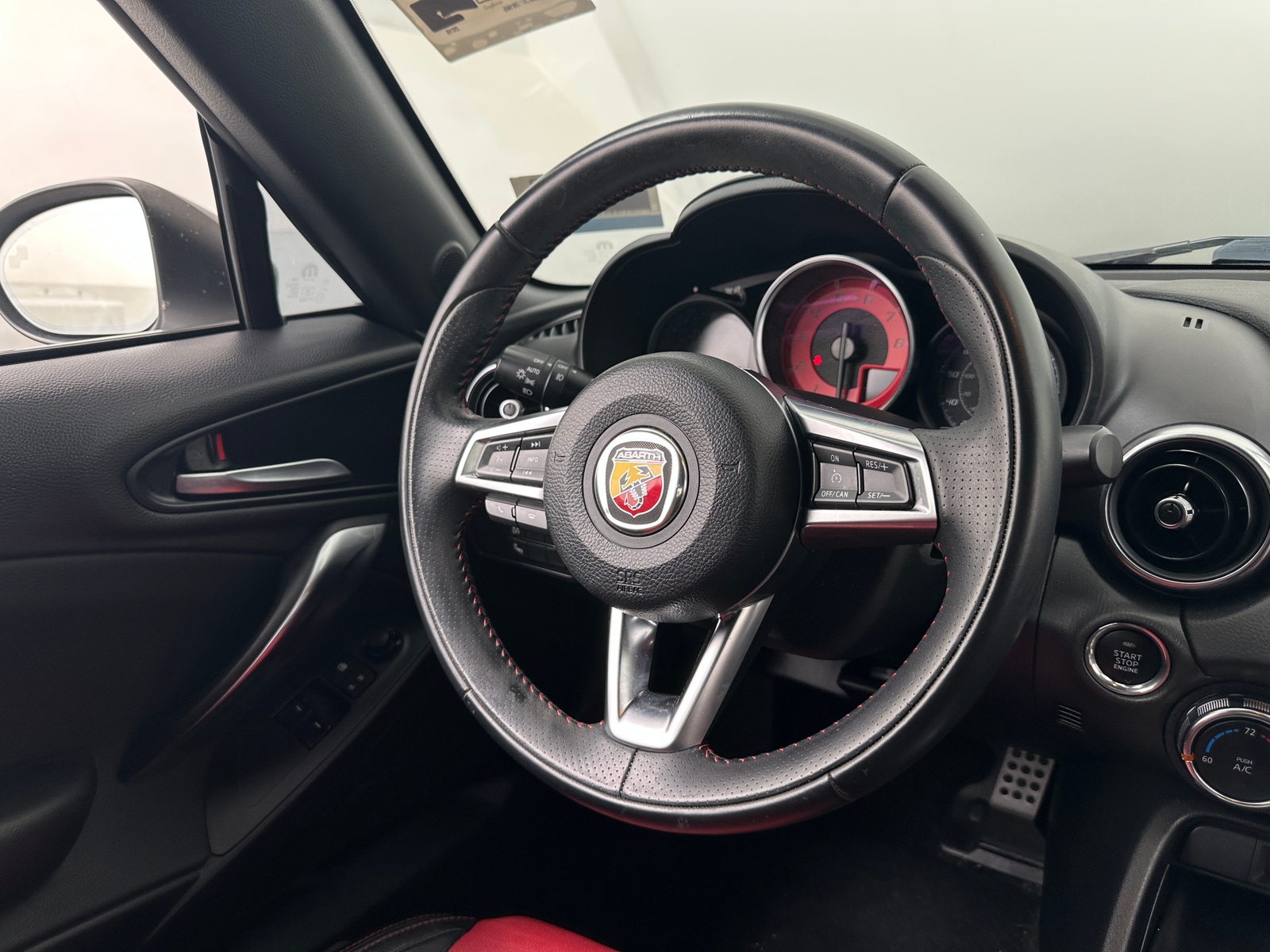 Thumbnail: 2018 Fiat 124 Spider - 4