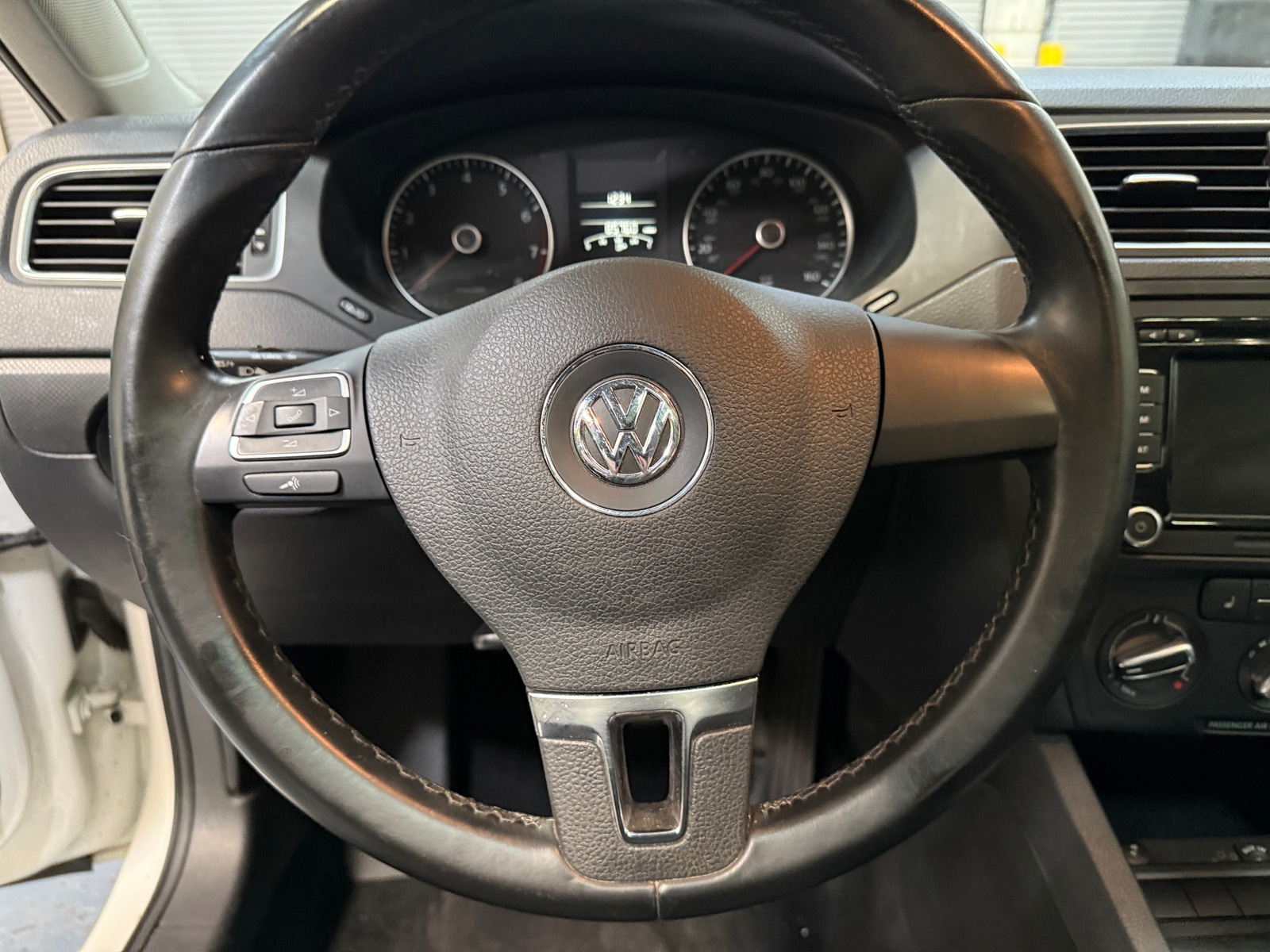 Thumbnail: 2012 Volkswagen Jetta - 4