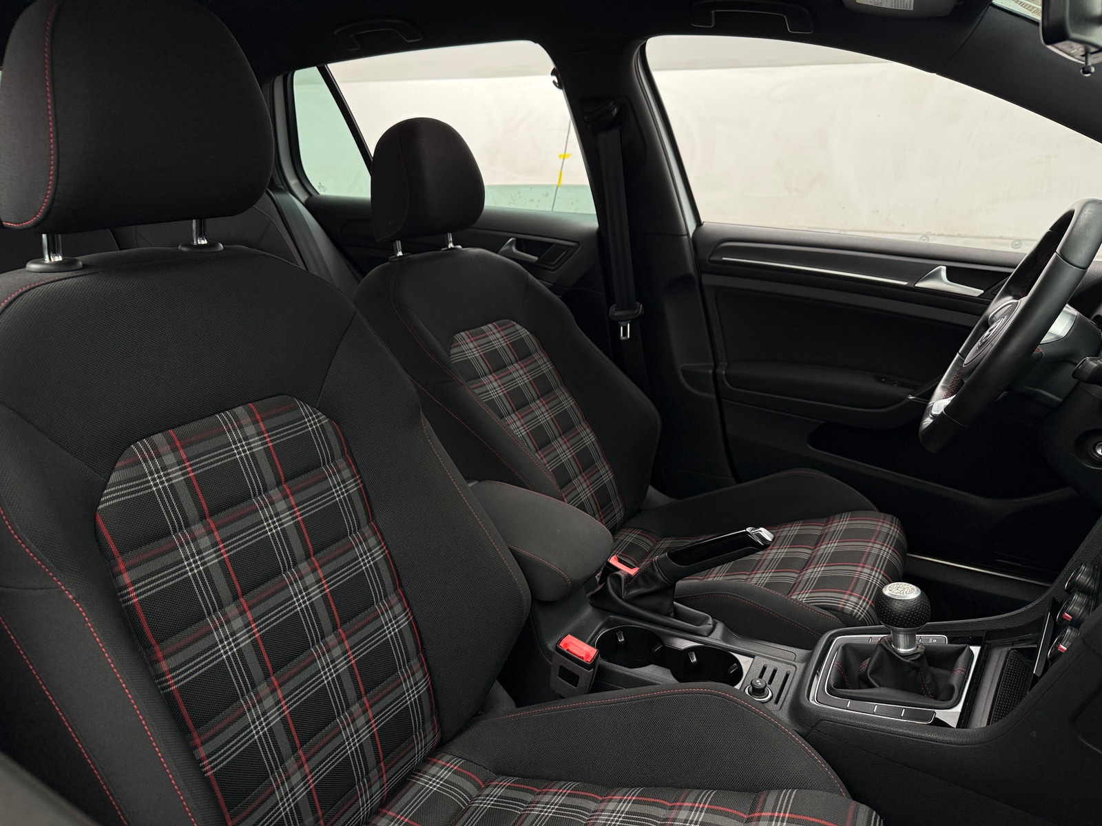 Thumbnail: 2019 Volkswagen Golf - 2