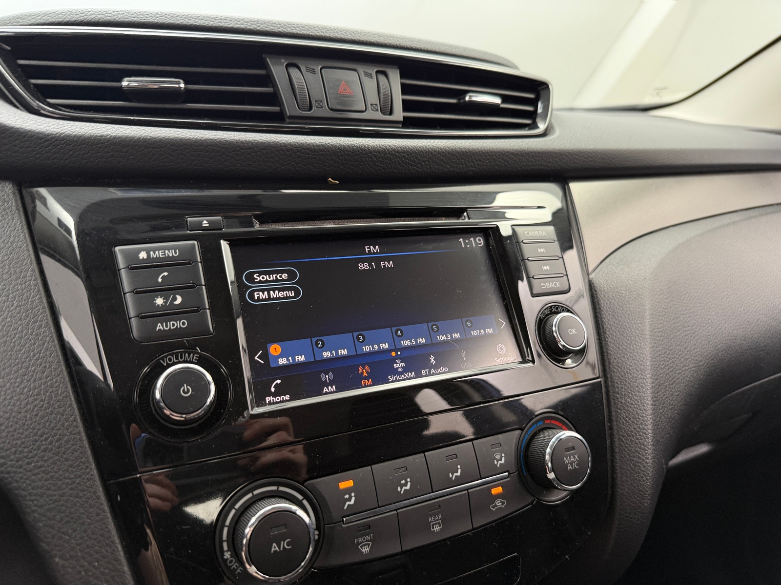Thumbnail: 2019 Nissan Rogue Sport - 4