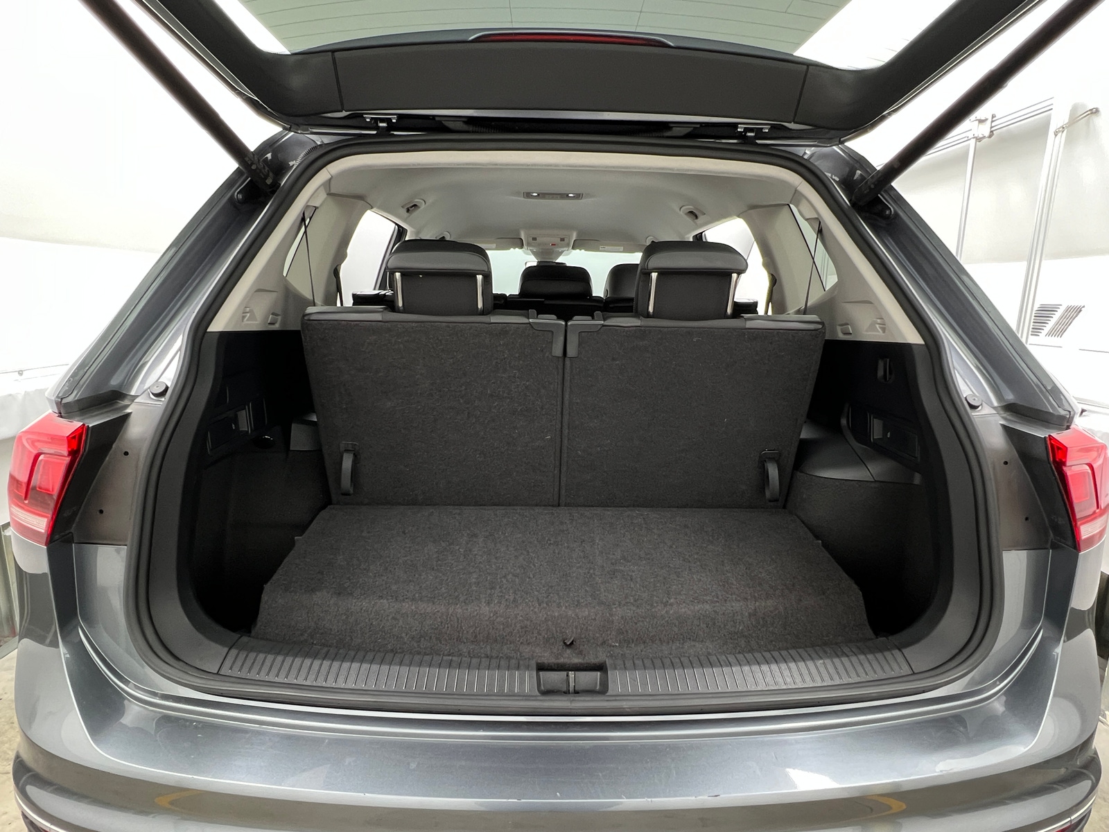 Thumbnail: 2024 Volkswagen Tiguan - 6