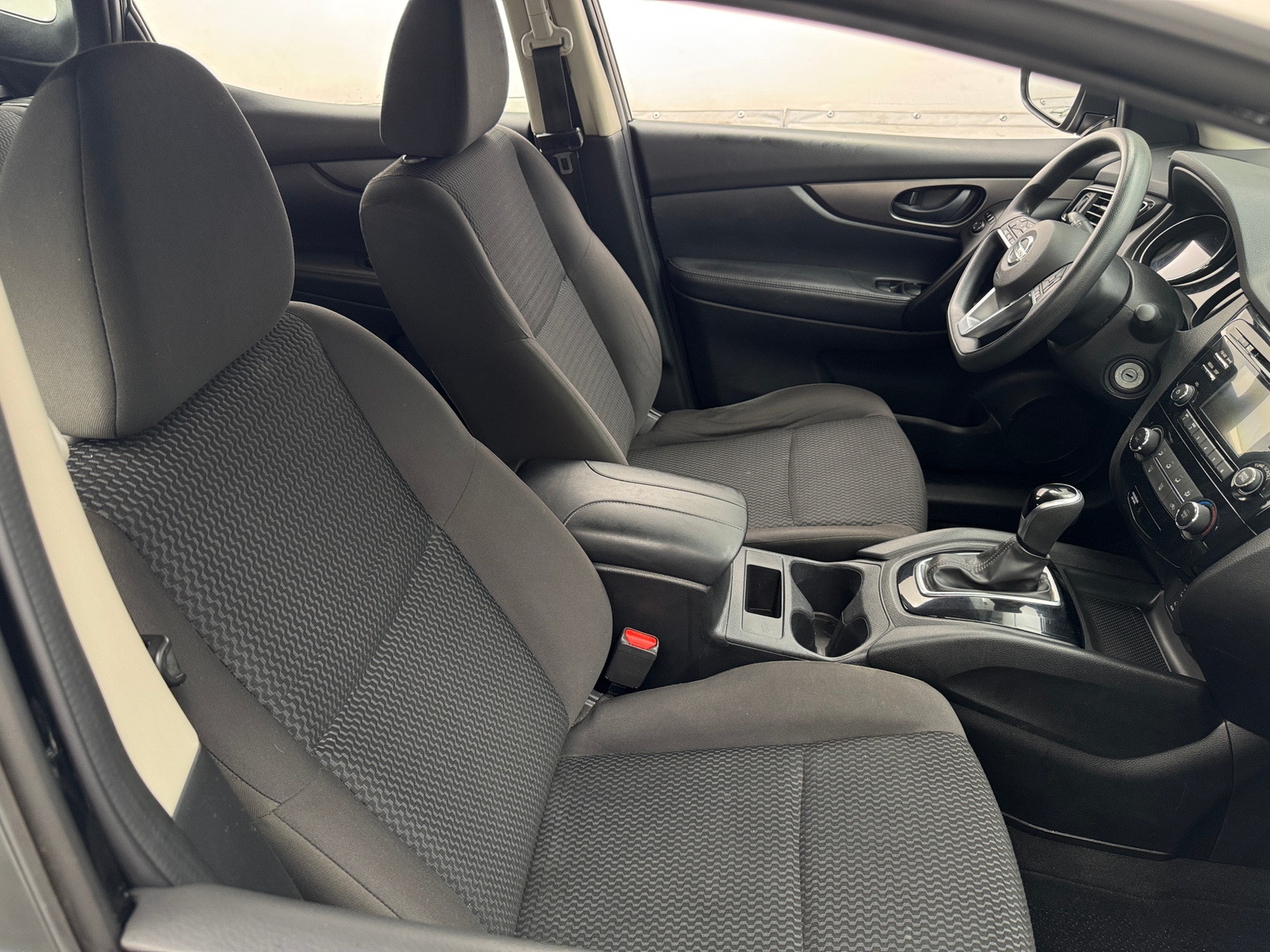 Thumbnail: 2017 Nissan Rogue Sport - 2