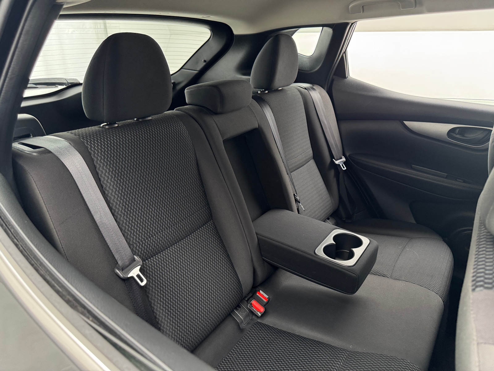 Thumbnail: 2017 Nissan Rogue Sport - 6