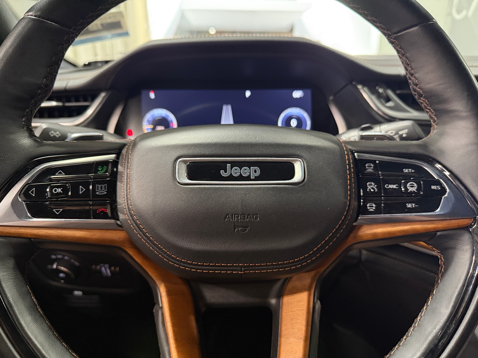 Thumbnail: 2021 Jeep Grand Cherokee L - 4