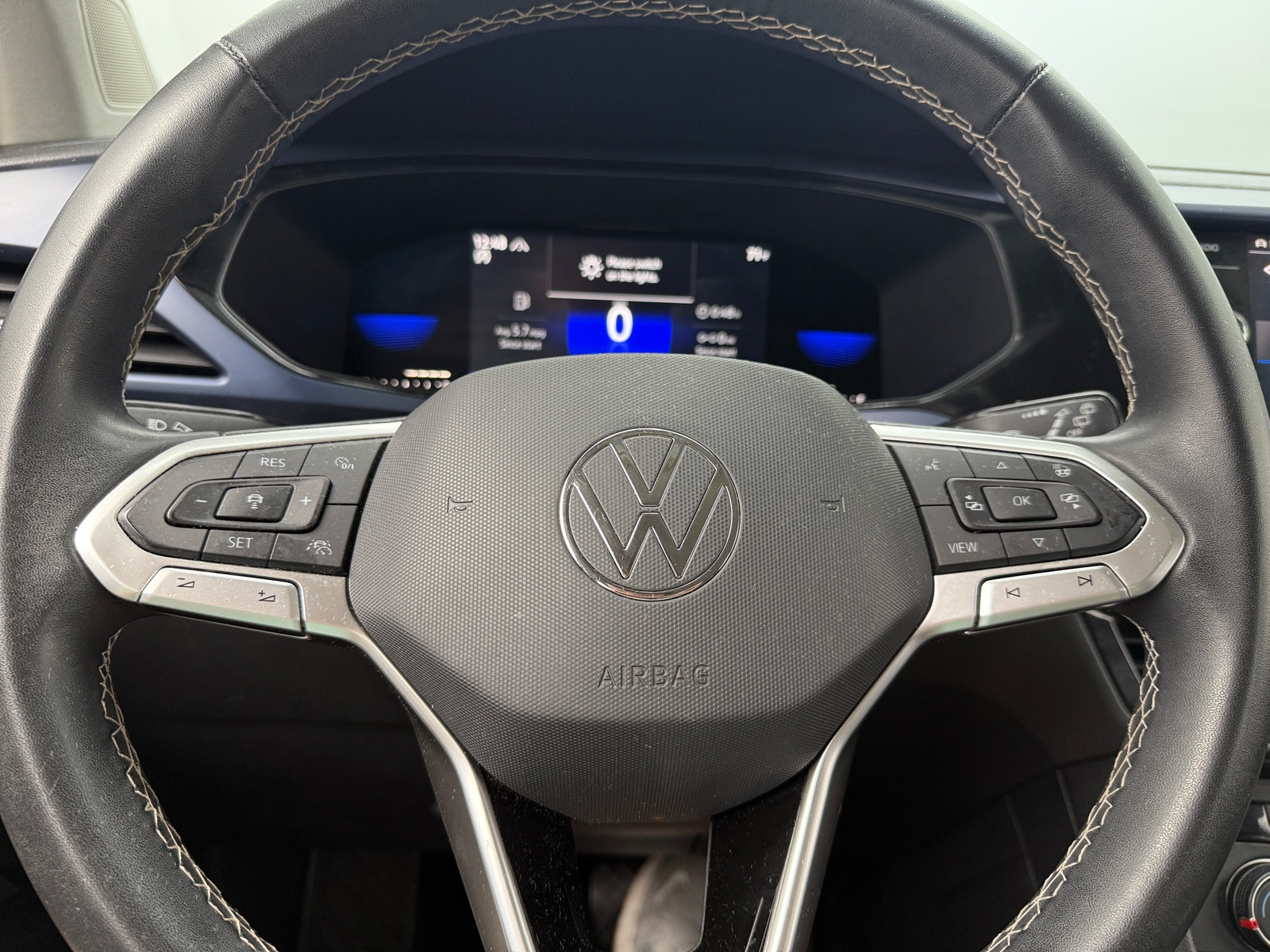 Thumbnail: 2022 Volkswagen Taos - 4