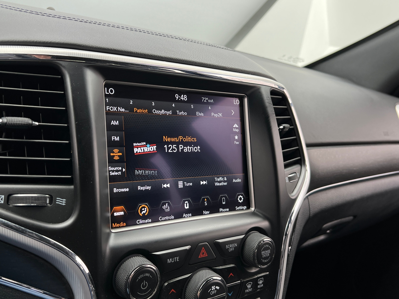 Thumbnail: 2018 Jeep Grand Cherokee - 3