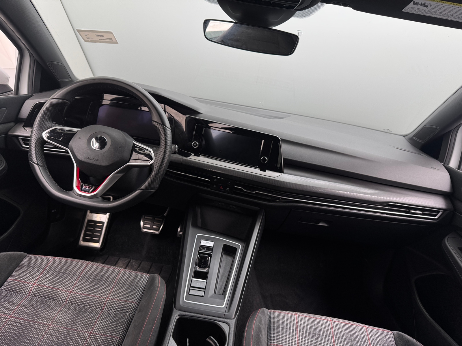 Thumbnail: 2022 Volkswagen Golf - 3
