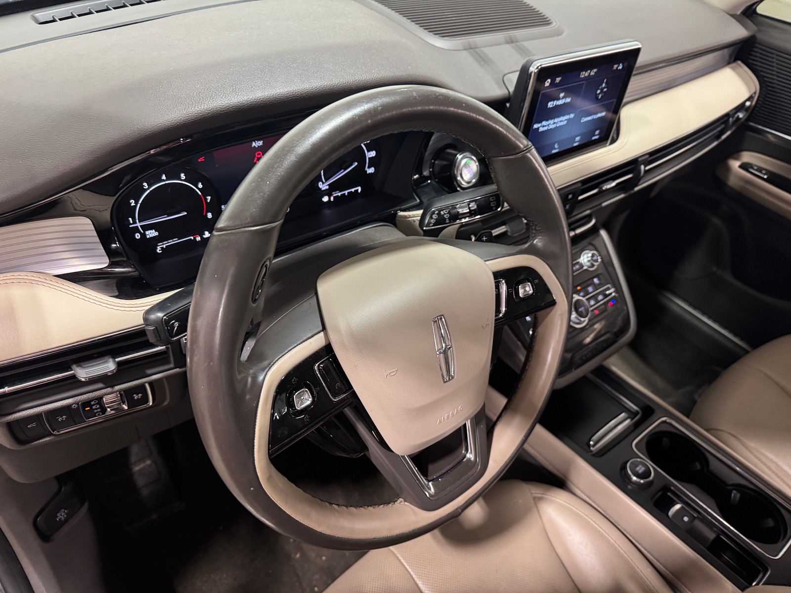 Thumbnail: 2020 Lincoln Corsair - 3