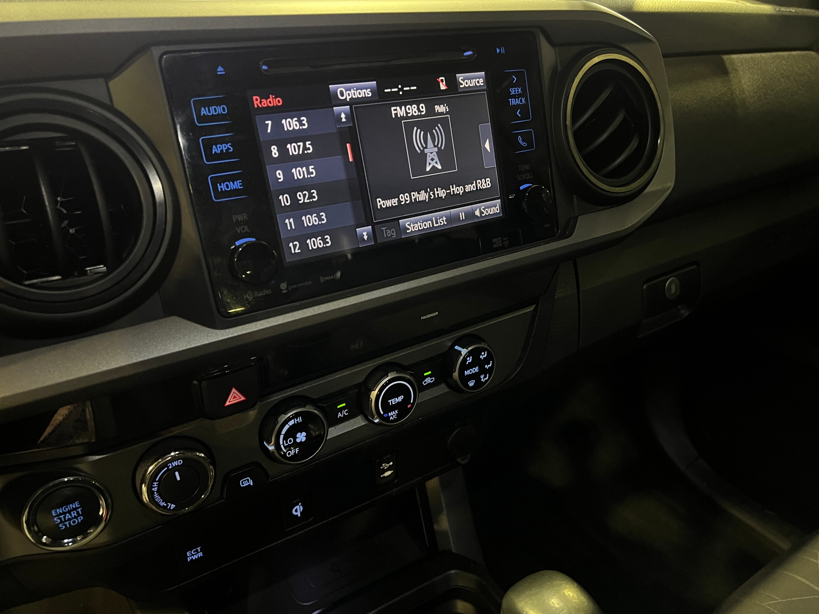 Thumbnail: 2016 Toyota Tacoma - 4