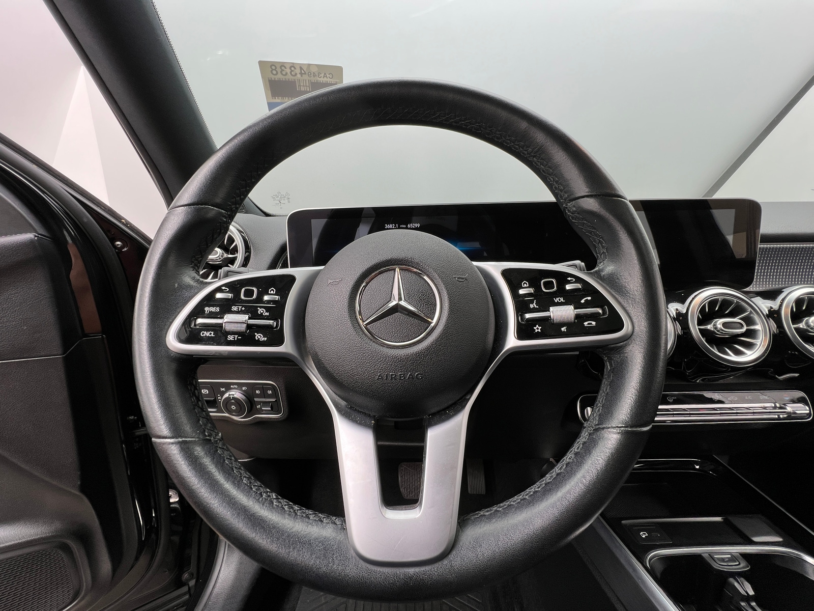Thumbnail: 2020 Mercedes-Benz GLB - 4
