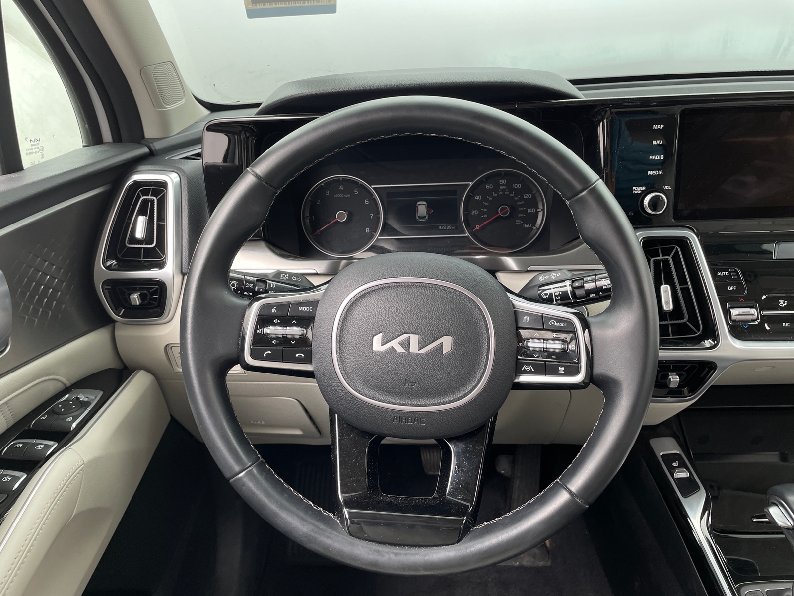Thumbnail: 2022 Kia Sorento - 4