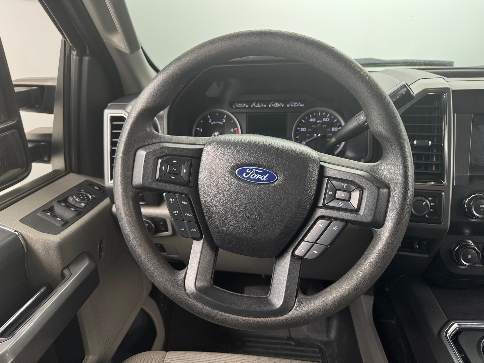 Thumbnail: 2019 Ford Econoline - 5