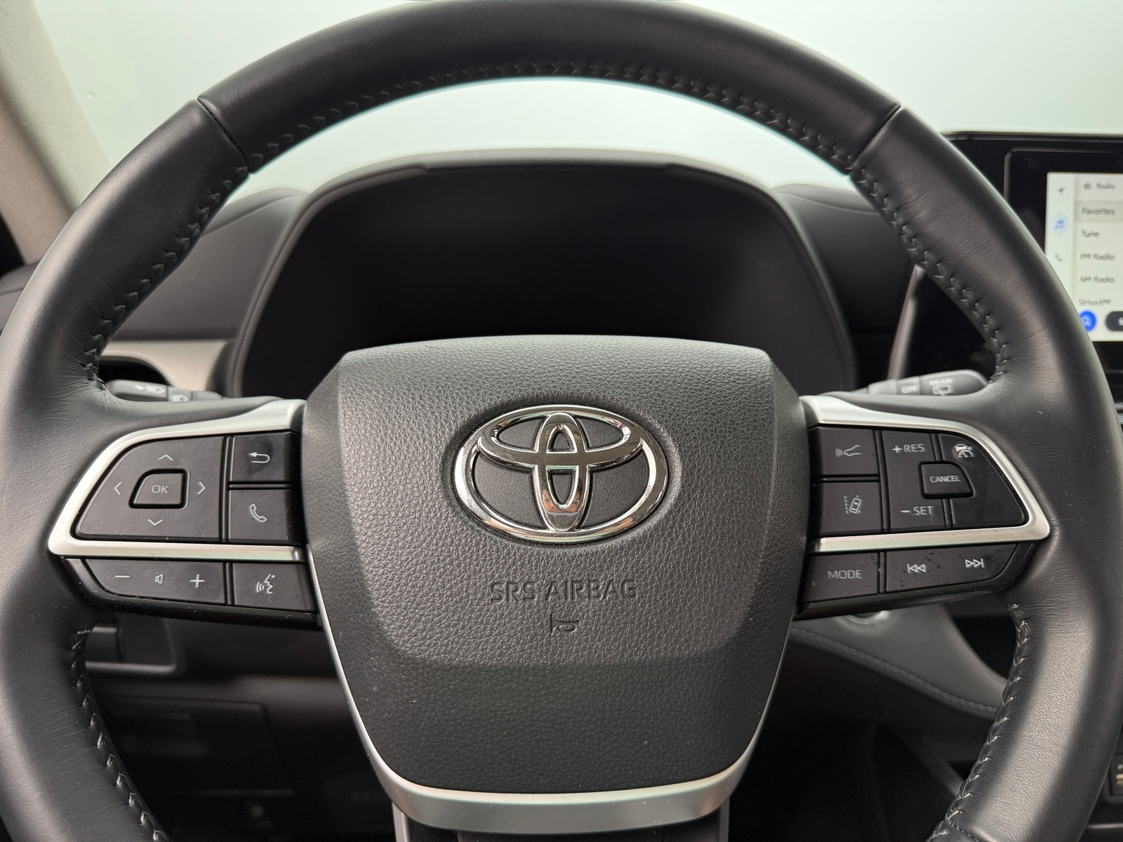 Thumbnail: 2023 Toyota Highlander - 5