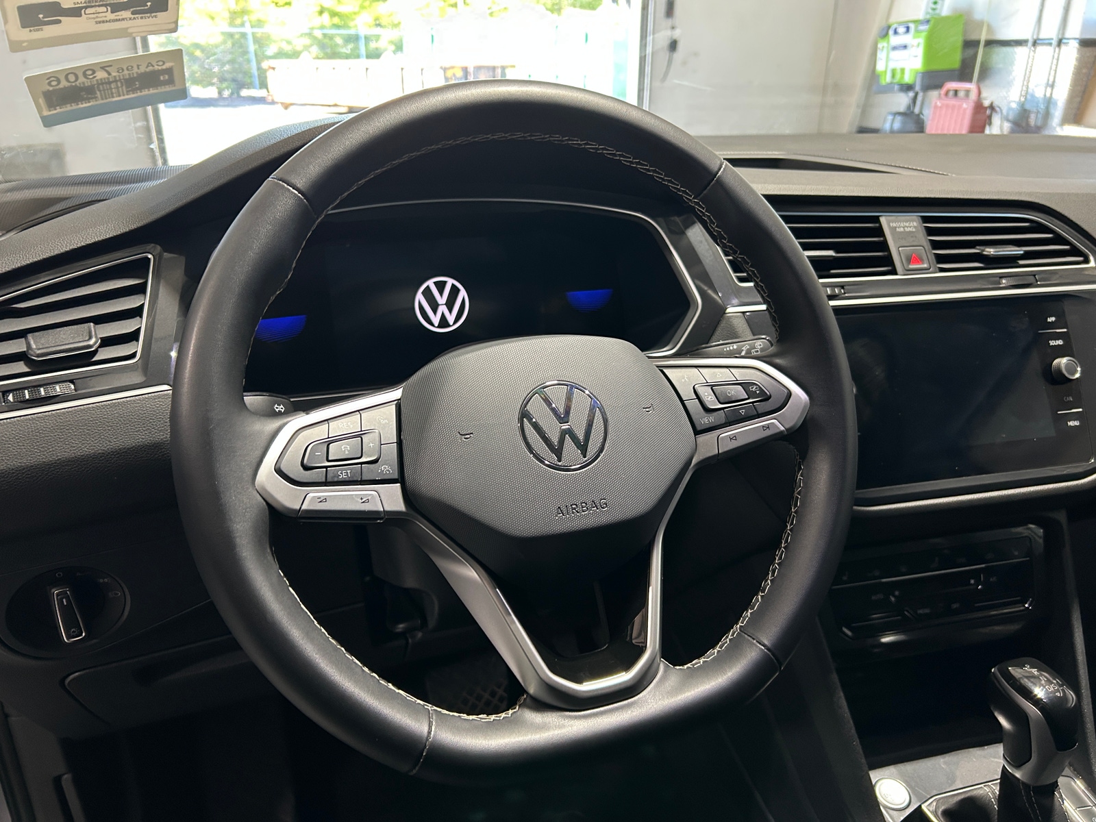Thumbnail: 2024 Volkswagen Tiguan - 4