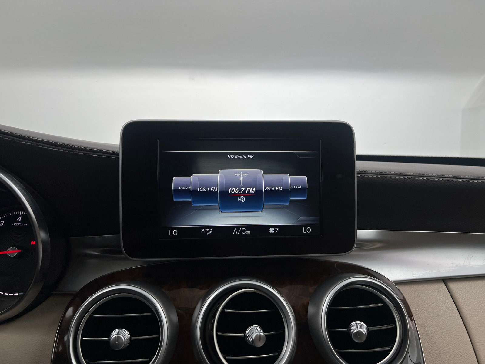 Thumbnail: 2016 Mercedes-Benz C-Class - 3