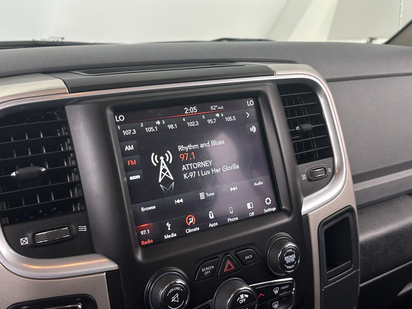 Thumbnail: 2019 RAM 1500 Classic - 4