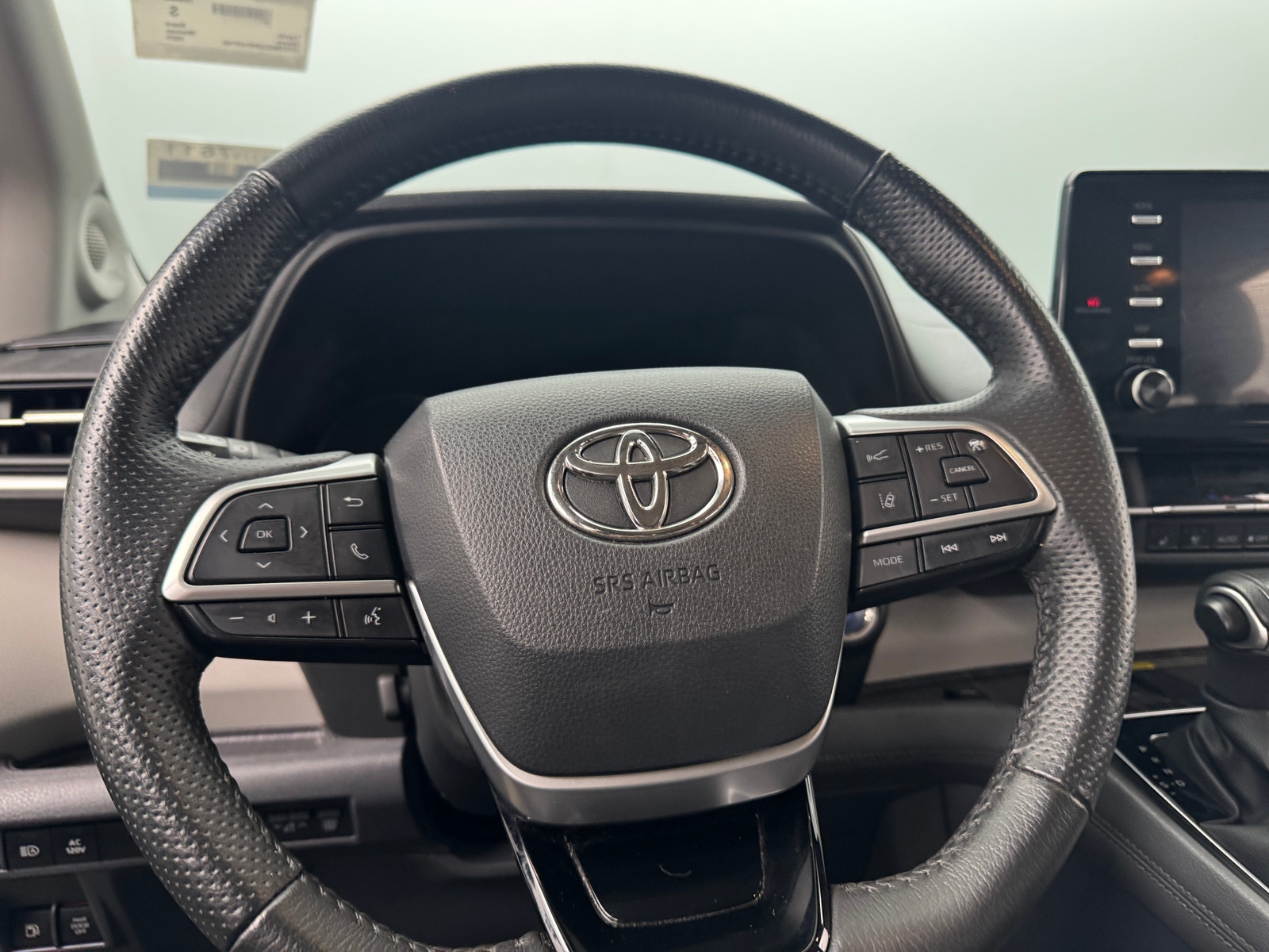 Thumbnail: 2023 Toyota Sienna - 3