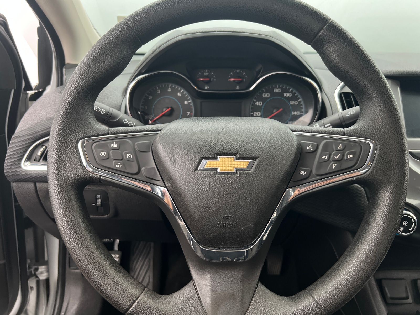 Thumbnail: 2017 Chevrolet Cruze - 5