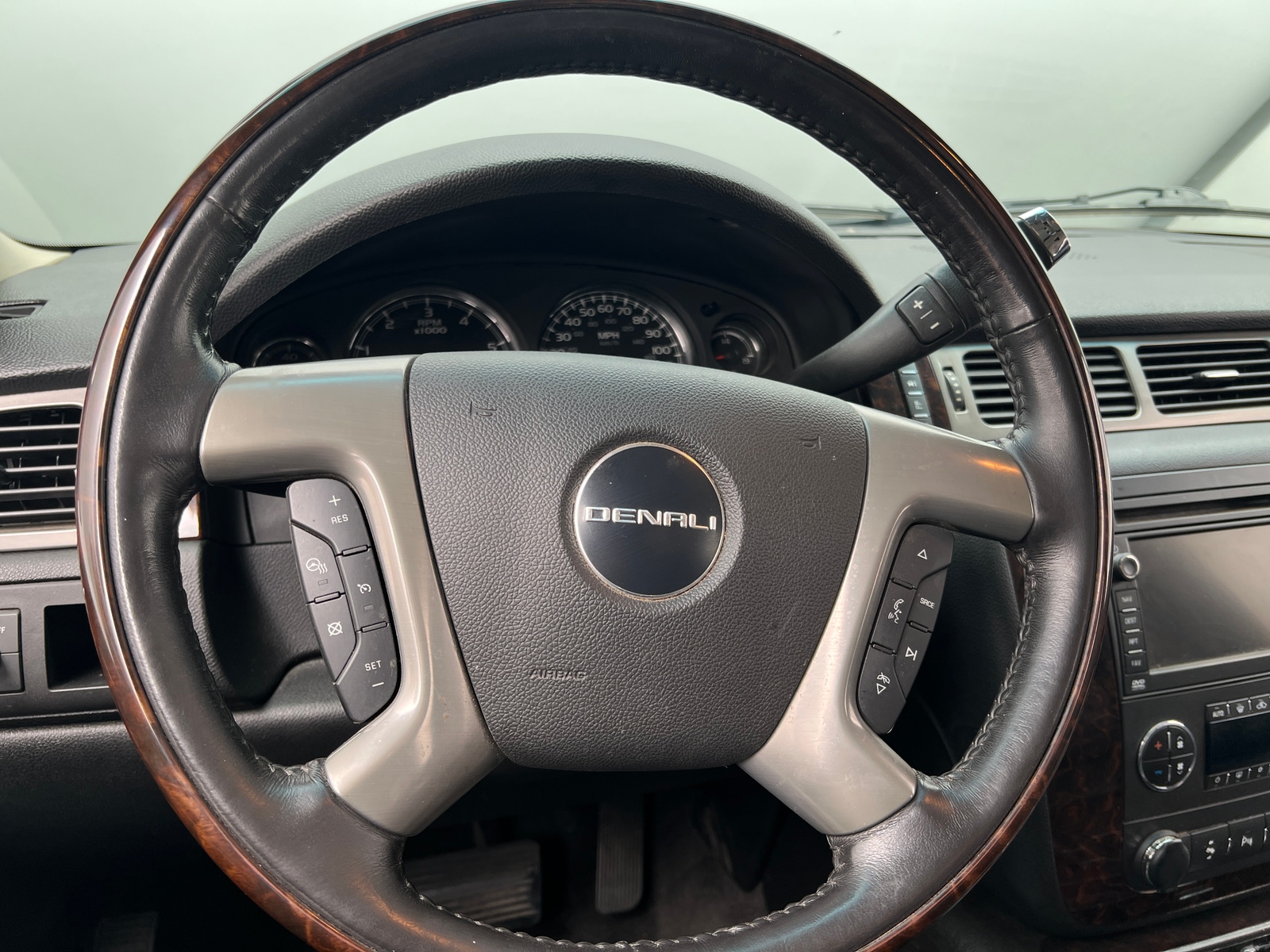 Thumbnail: 2011 GMC Yukon XL - 4